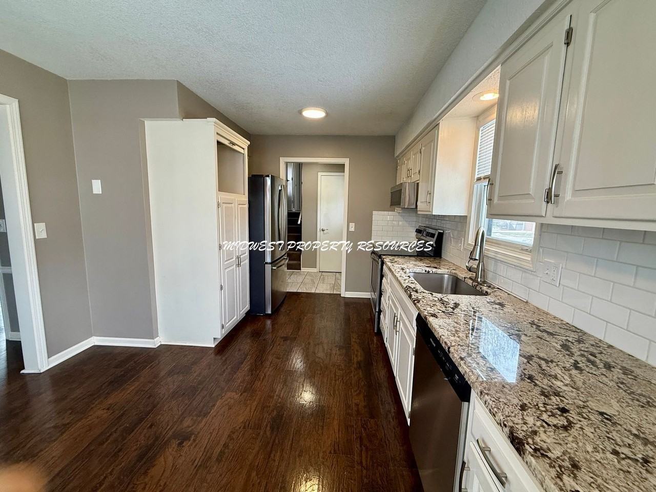 2025 Ne Knollbrook St - Photo 4 of 24