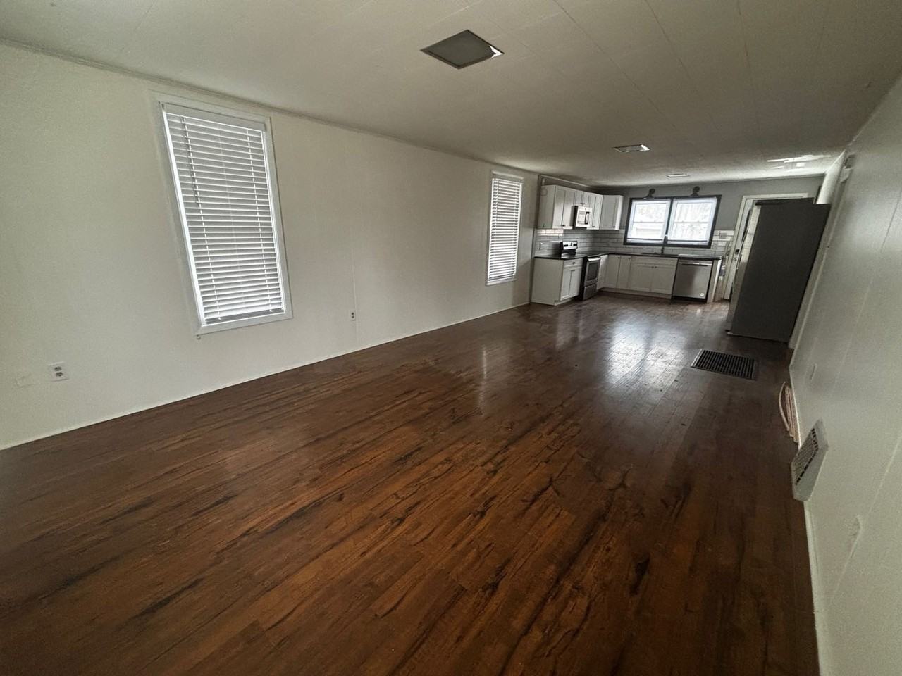 1104 Pierre St - Photo 2 of 15