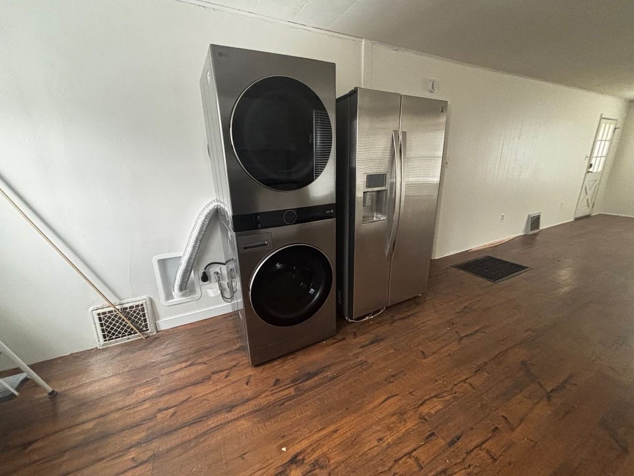 1104 Pierre St - Photo 6 of 15