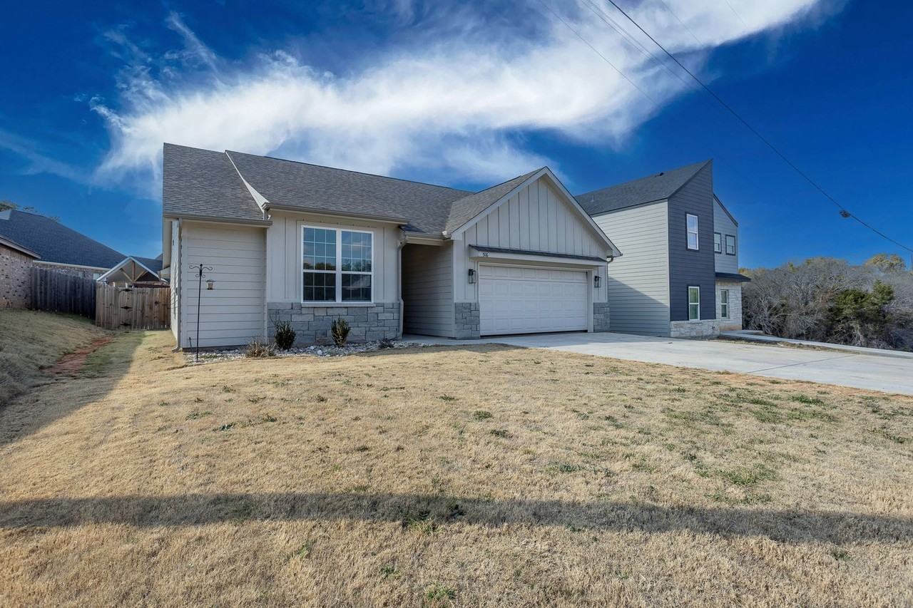 5116 Stoneridge Dr - Photo 2 of 36