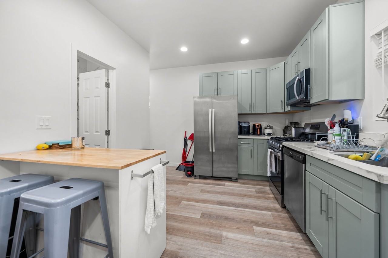 6235 Hobart St - Photo 3 of 13