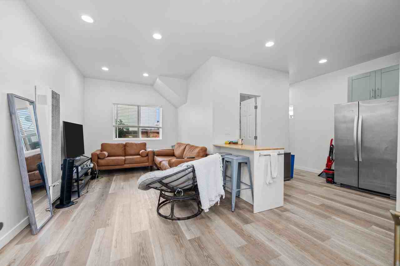 6235 Hobart St - Photo 4 of 13