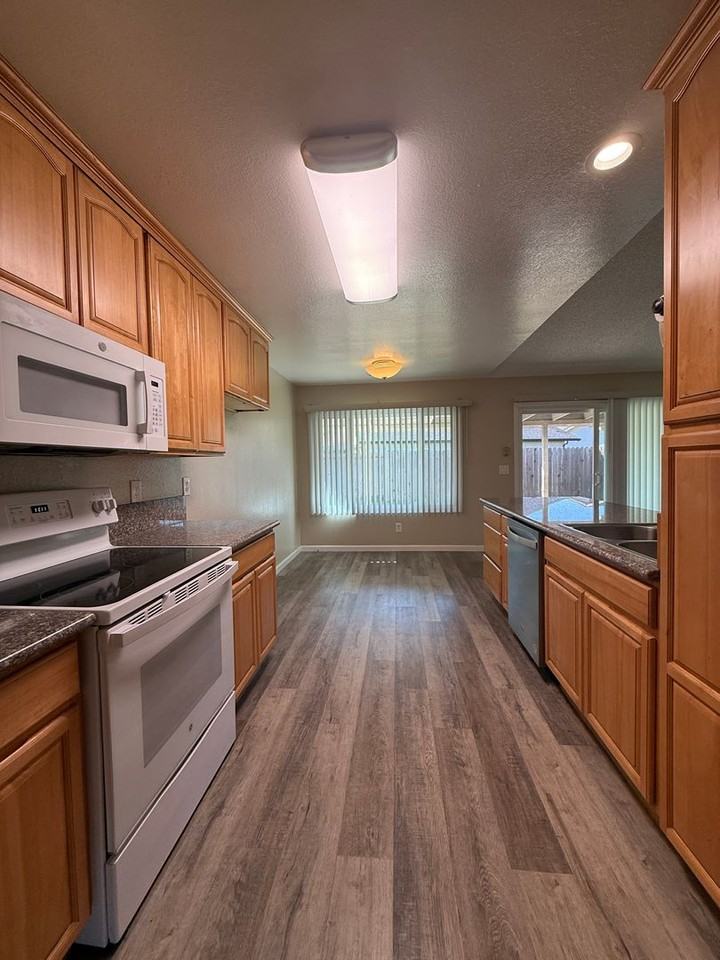 905 Pintail Dr - Photo 3 of 13