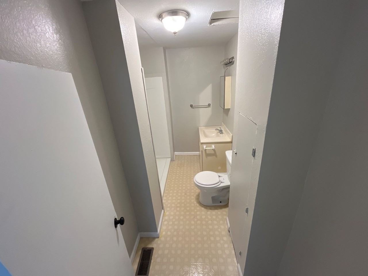 708 E North St - Photo 3 of 9