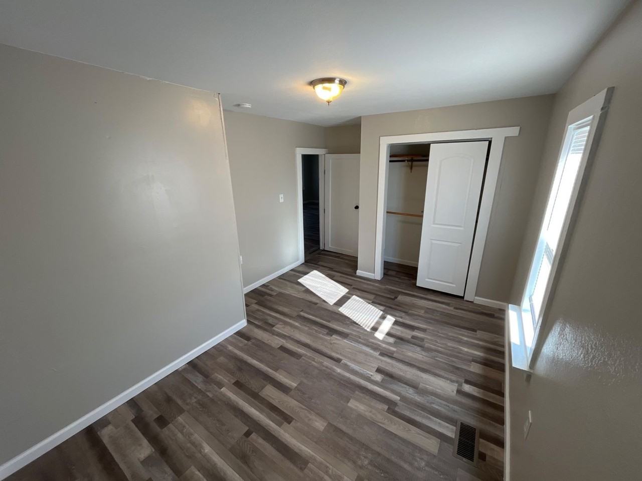 708 E North St - Photo 4 of 9