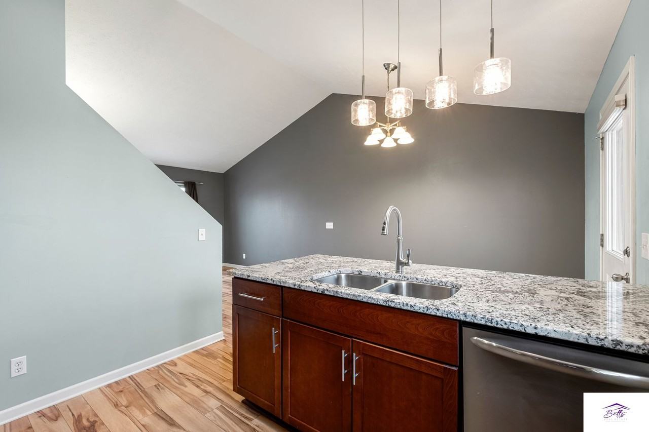 15828 Blackwalnut St - Photo 5 of 19