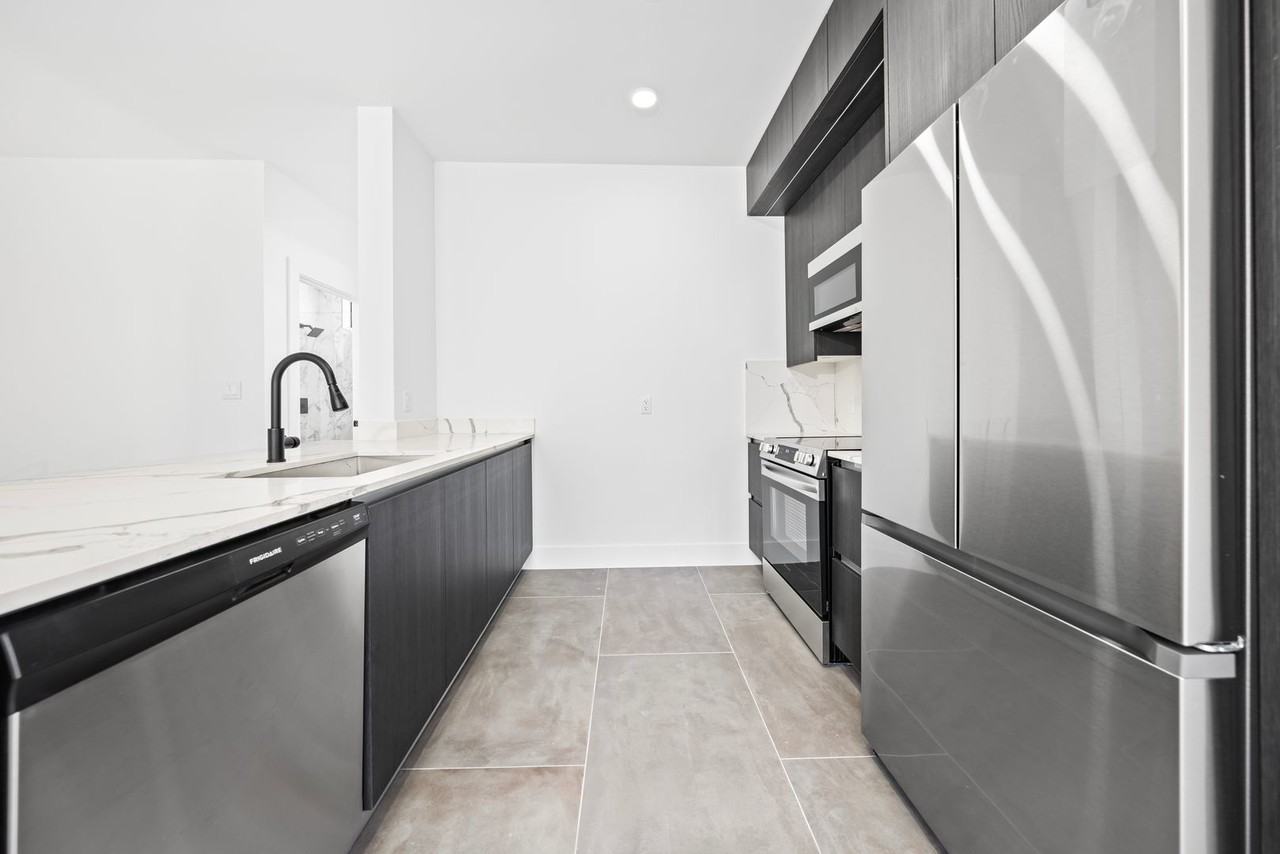 526 Sw 2nd St - Photo 3 of 32