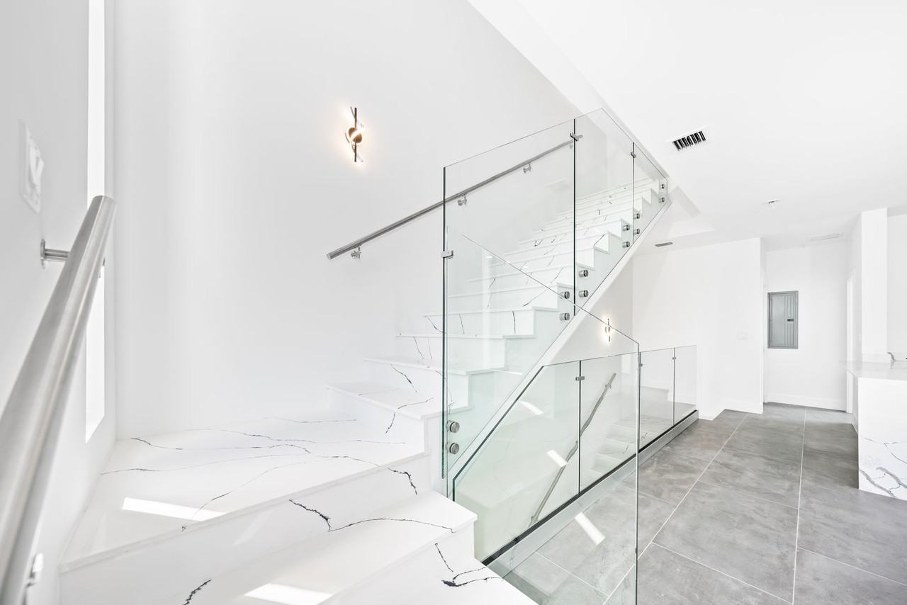 526 Sw 2nd St - Photo 7 of 32