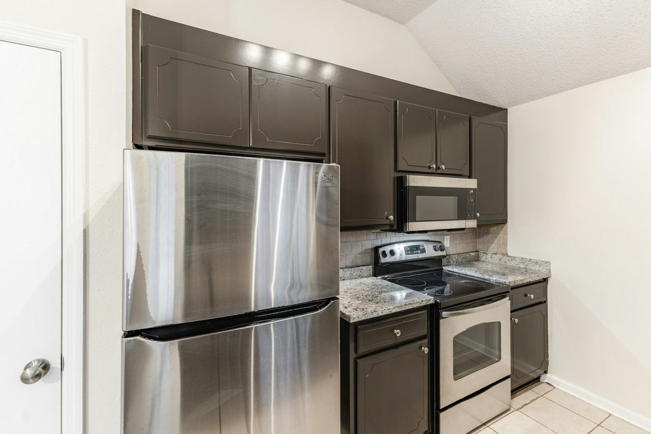 102 Vistawood Court - Photo 3 of 28