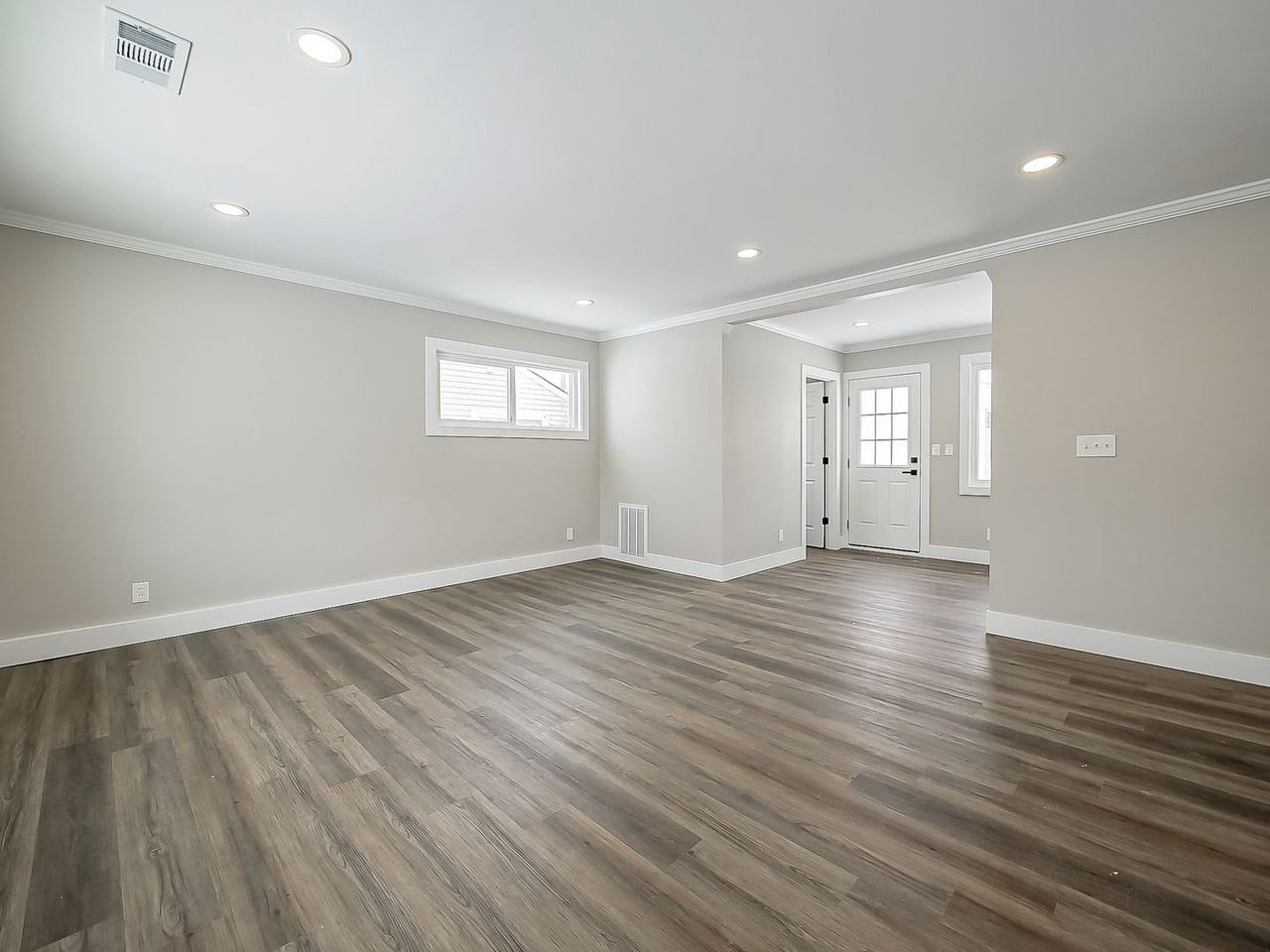 26754 Margaret St - Photo 3 of 18