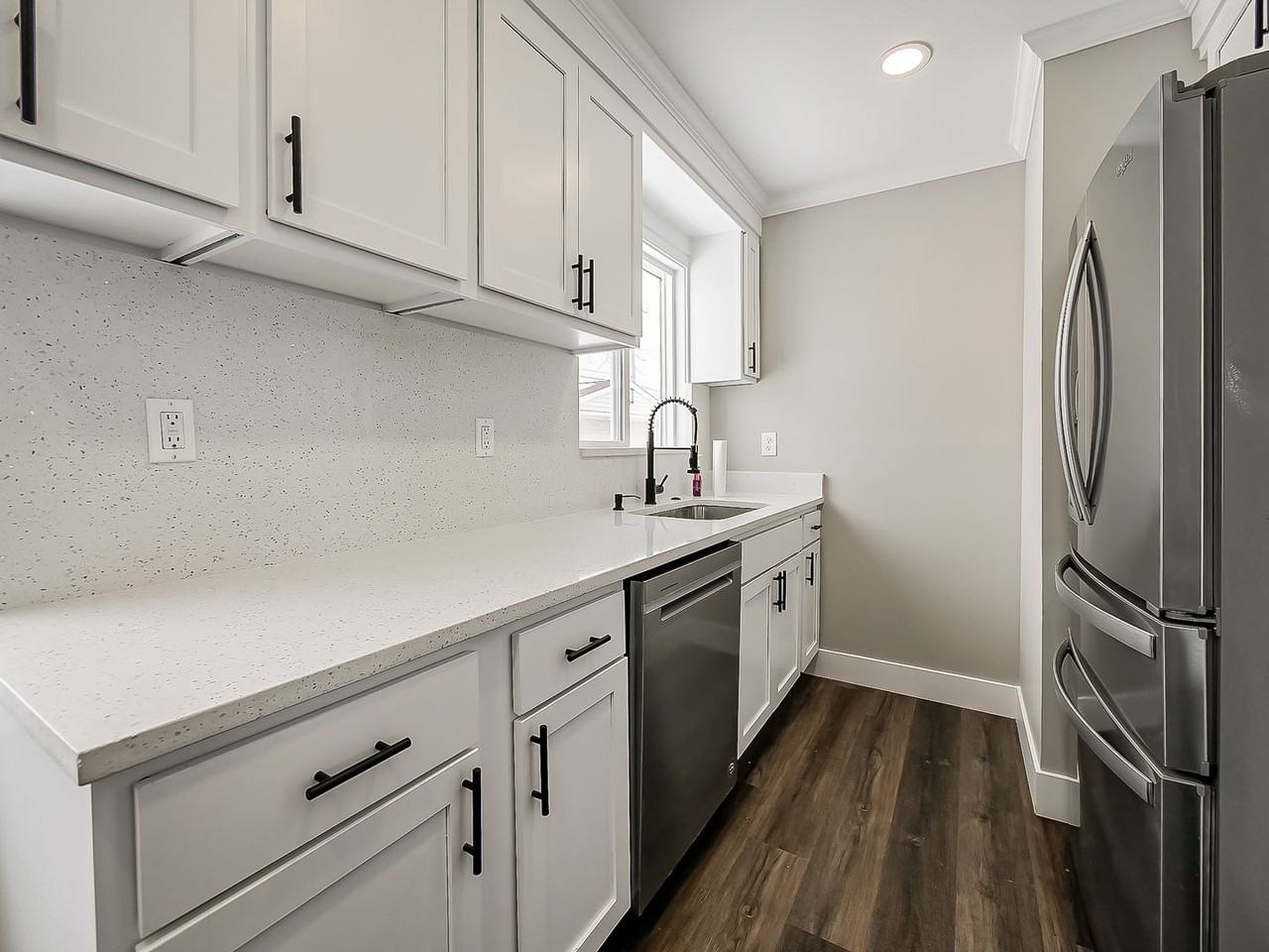 26754 Margaret St - Photo 5 of 18