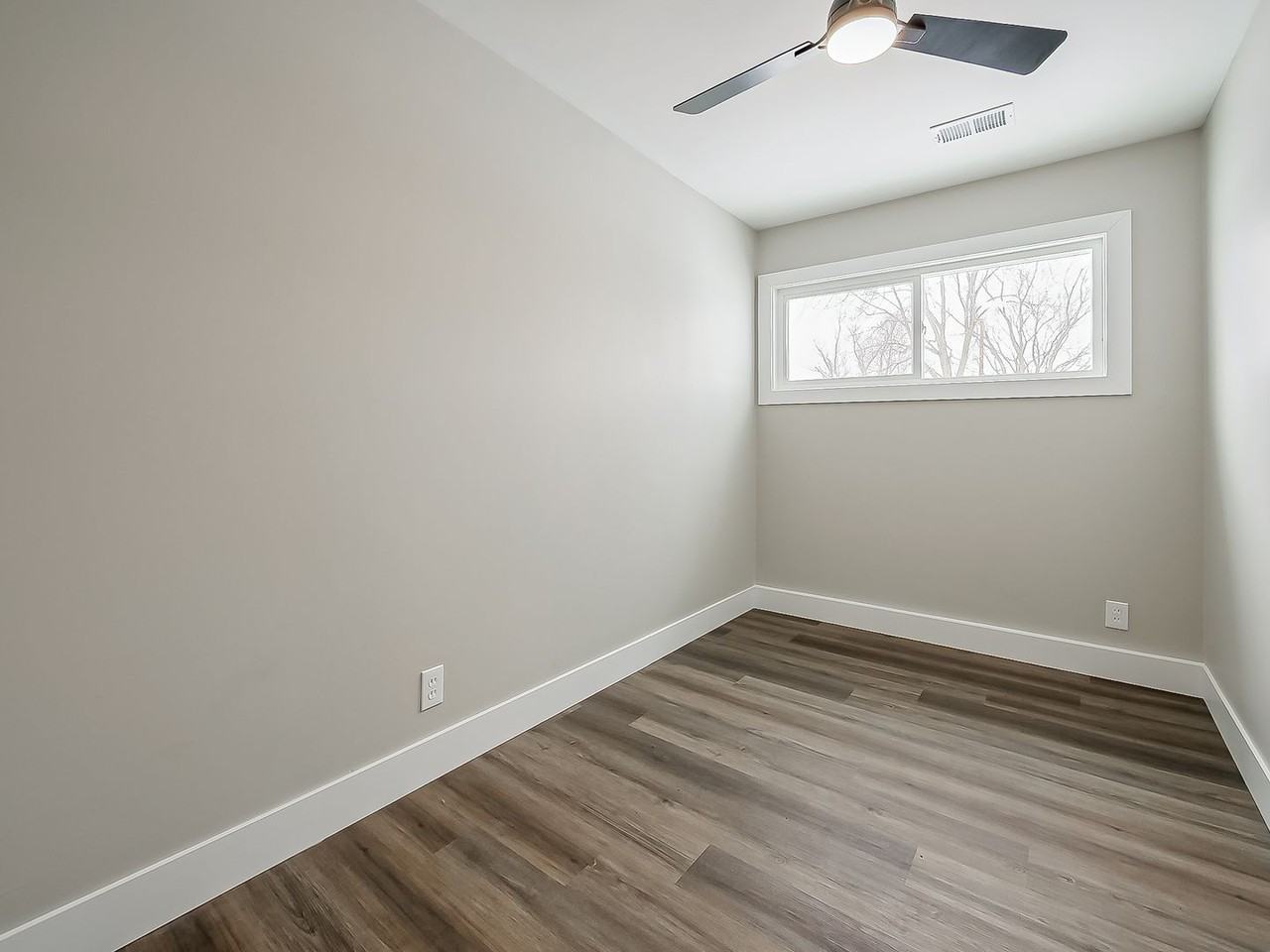 26754 Margaret St - Photo 7 of 18