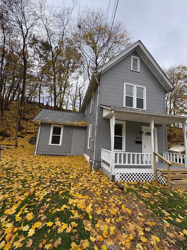 453 Tremont Ave Se - Photo 2 of 12