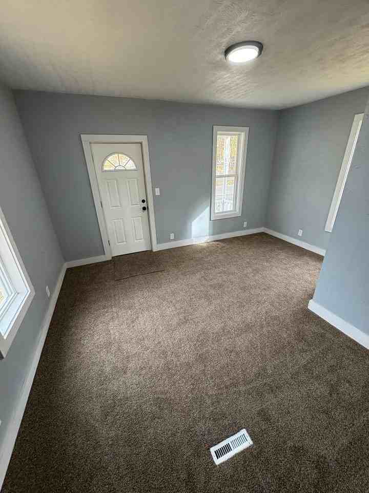 453 Tremont Ave Se - Photo 7 of 12