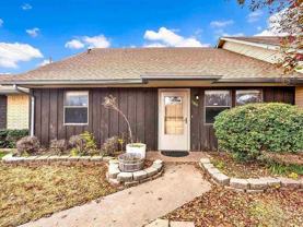 1104 Nw 52nd Cir - Photo 1 of 1