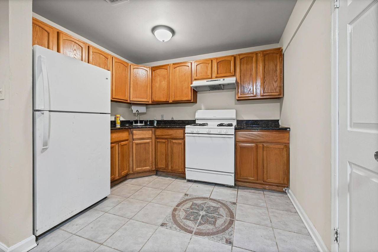 124 Beach 27th St - Photo 3 of 12