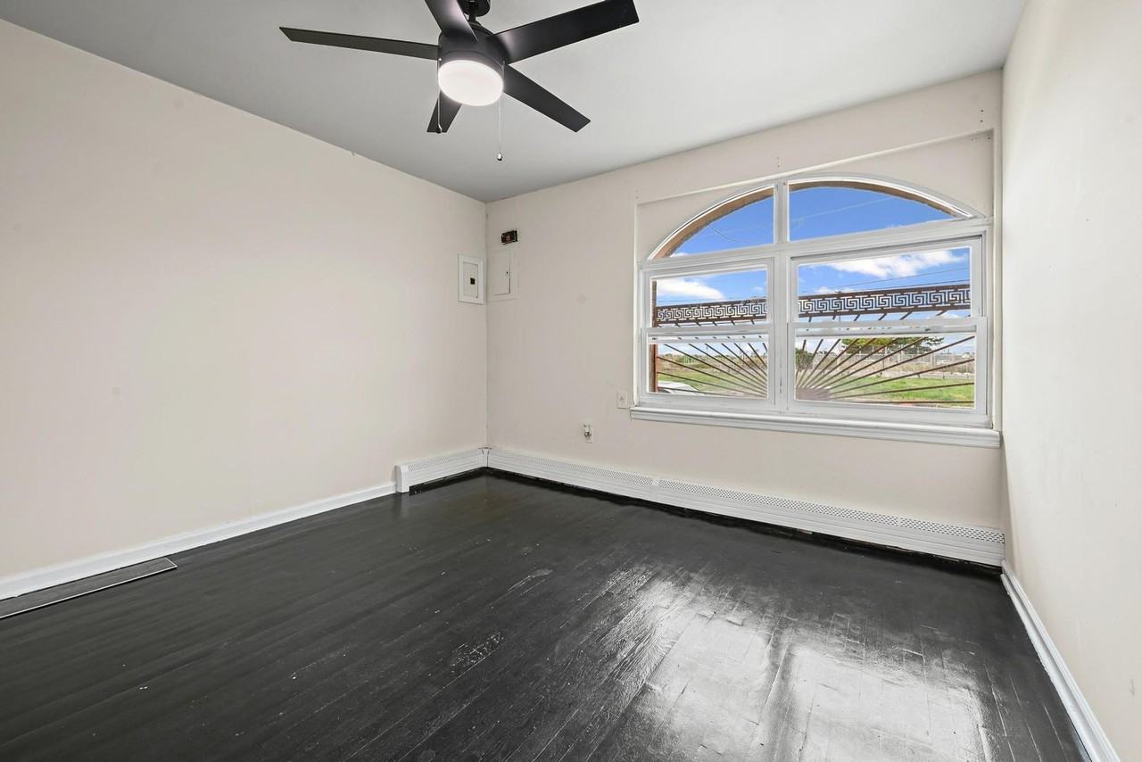 124 Beach 27th St - Photo 4 of 12