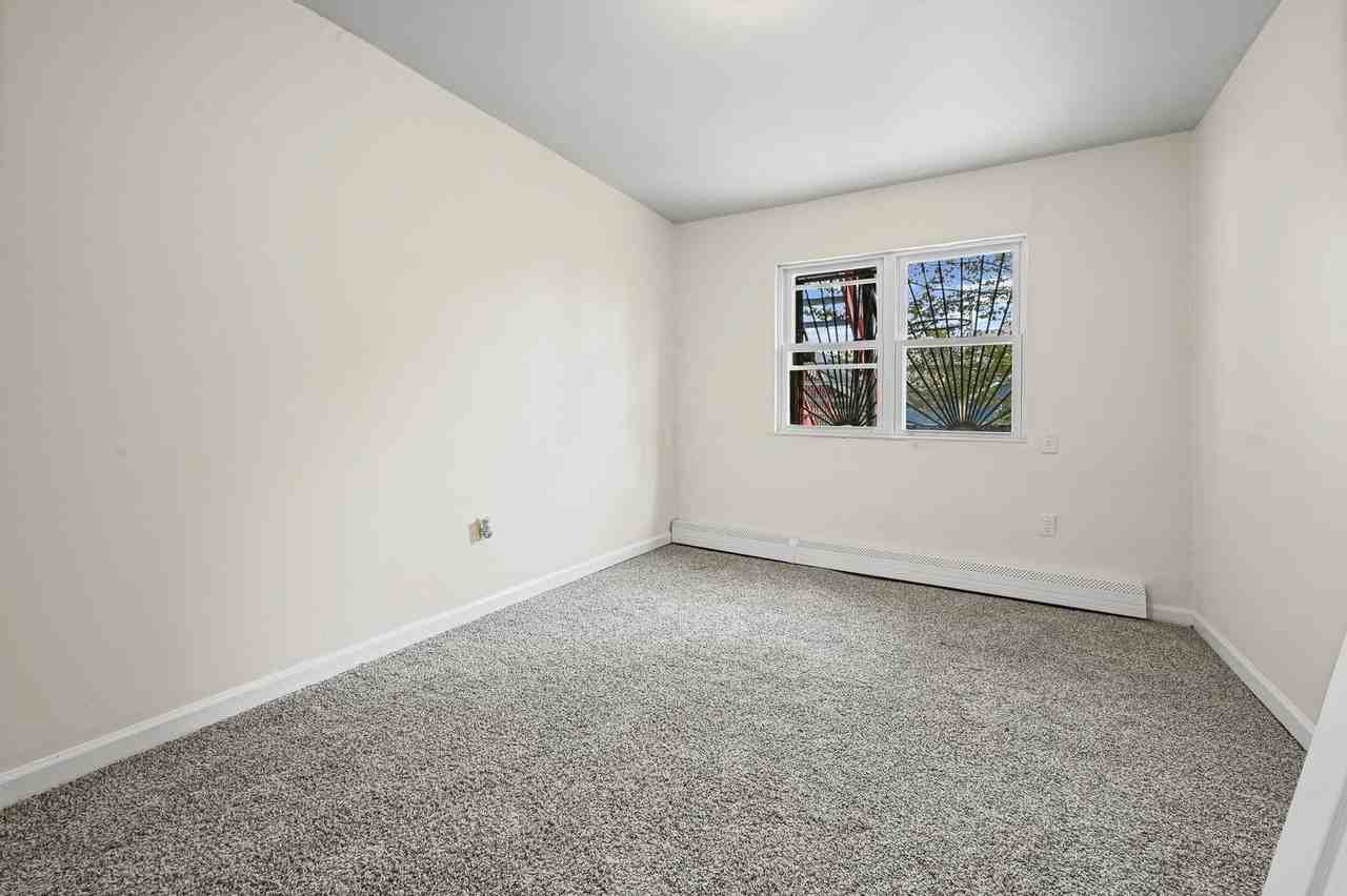 124 Beach 27th St - Photo 6 of 12