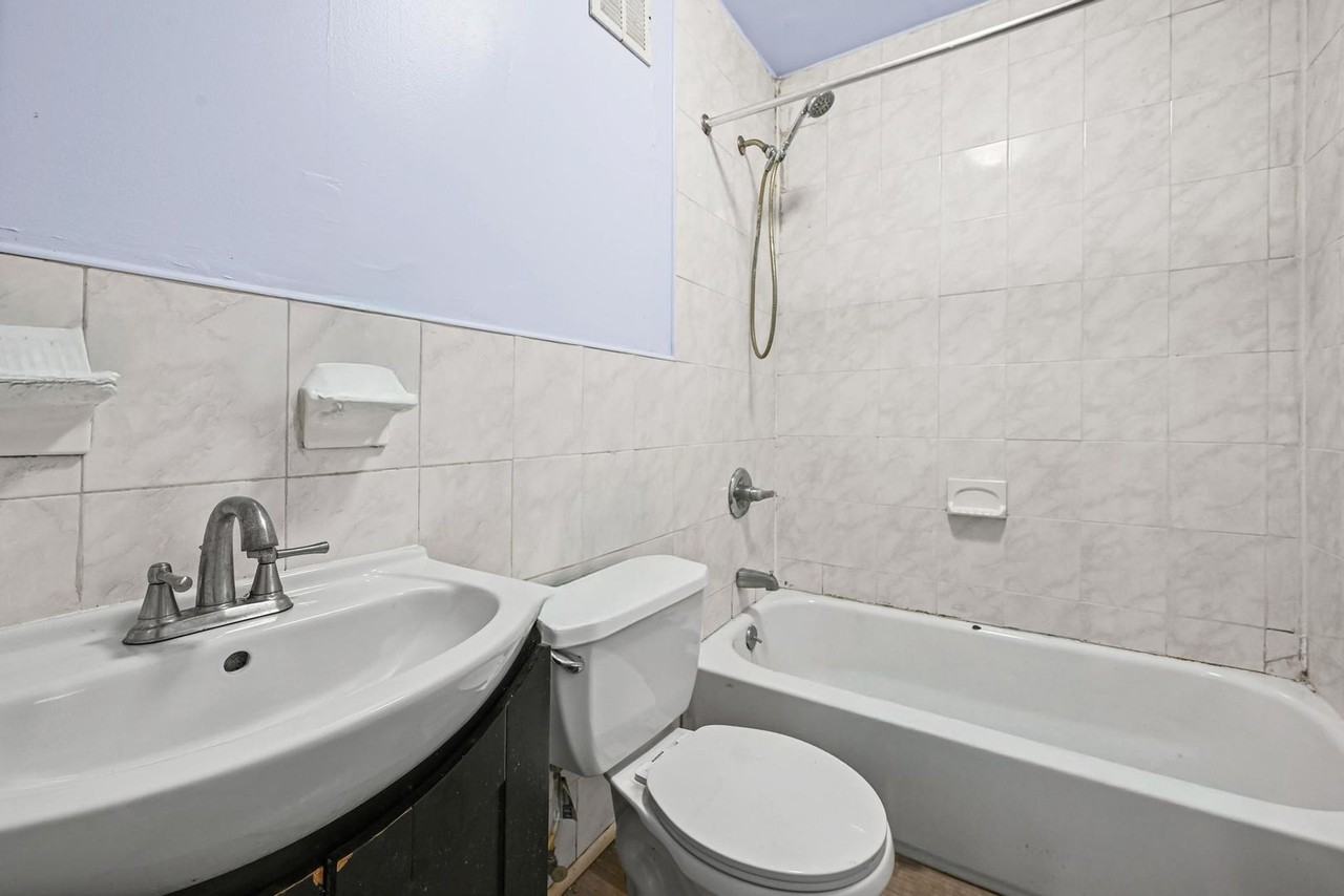 124 Beach 27th St - Photo 7 of 12