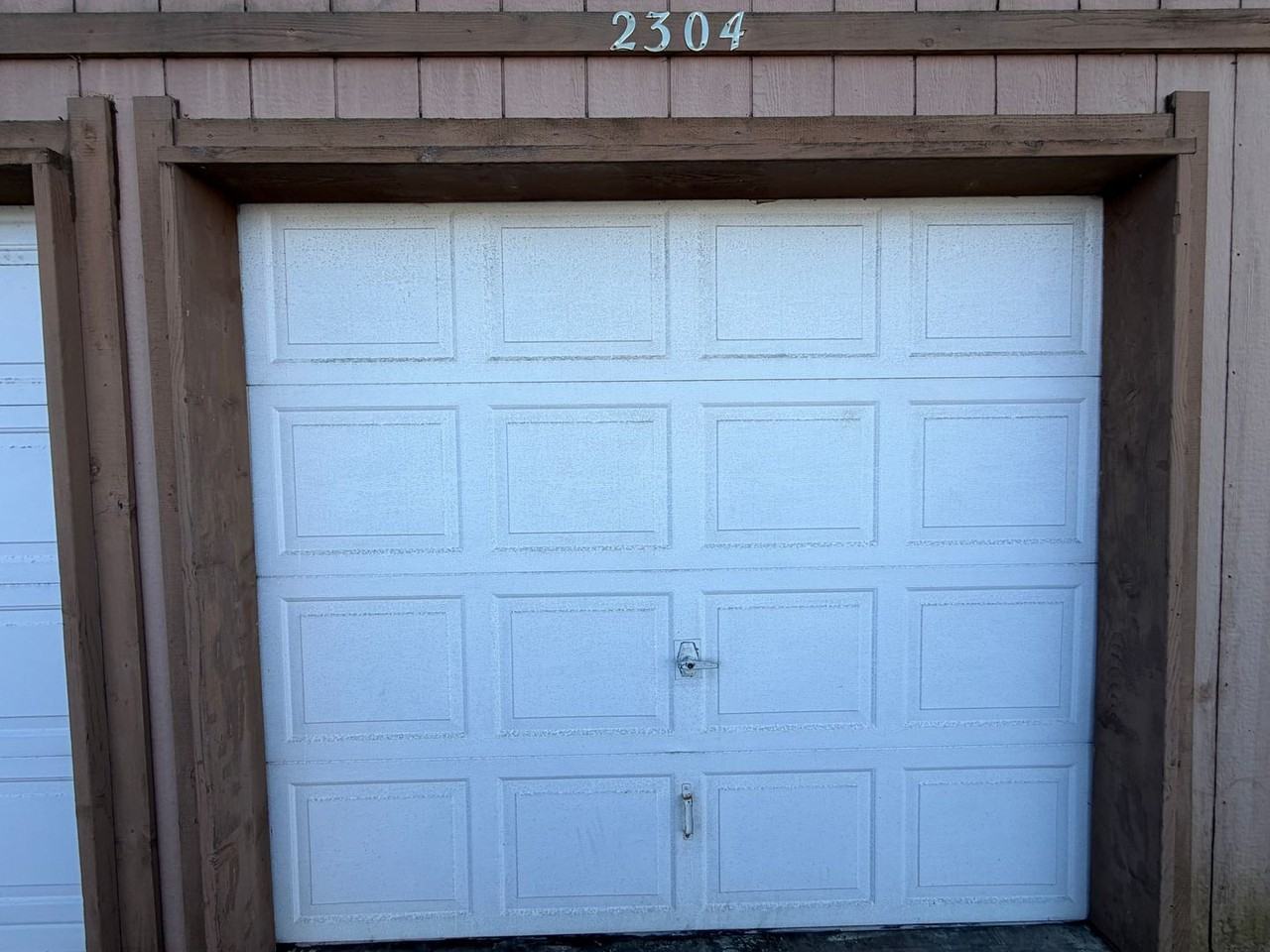 2304 Arbutus St - Photo 4 of 14