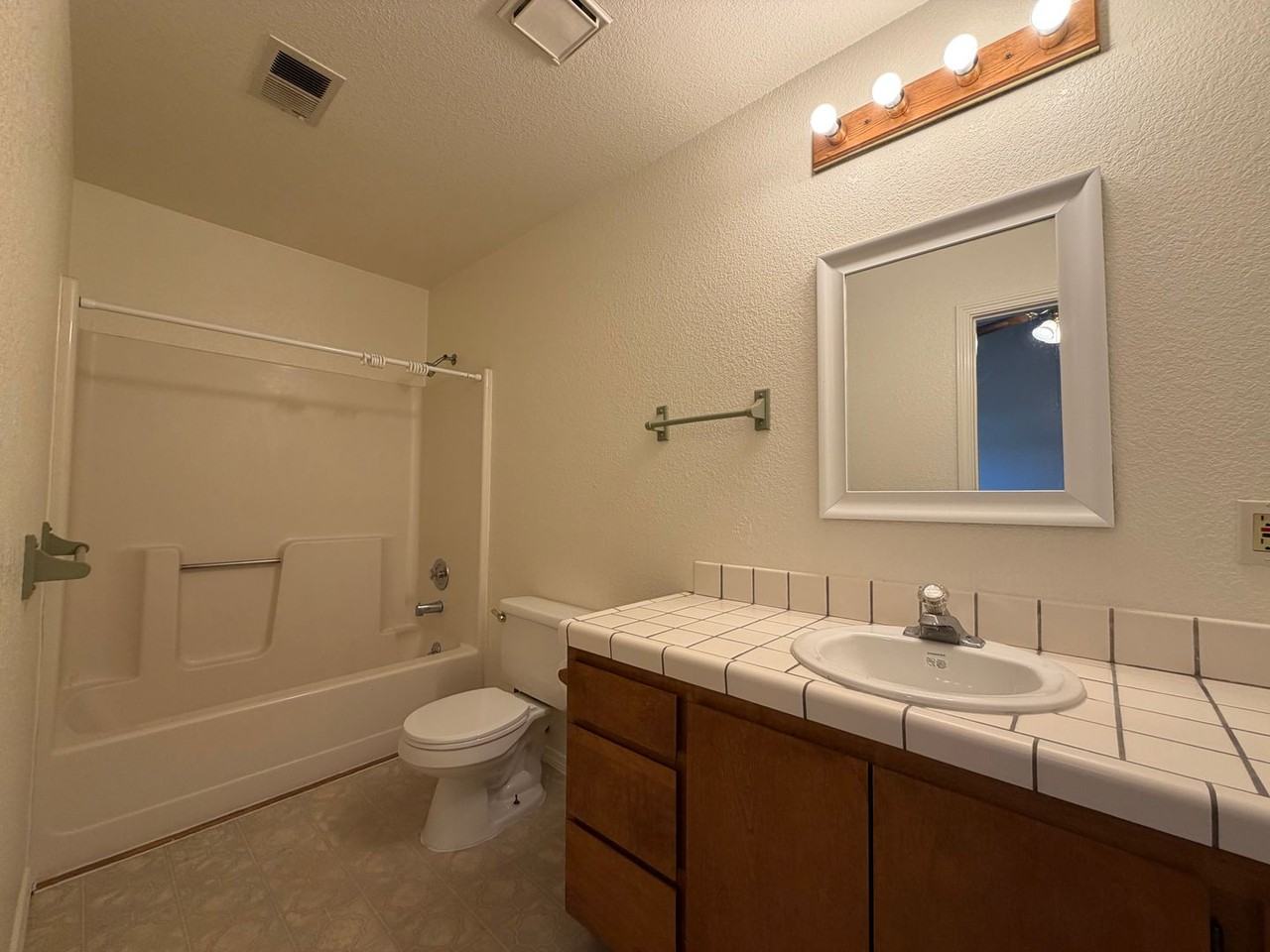 2304 Arbutus St - Photo 6 of 14