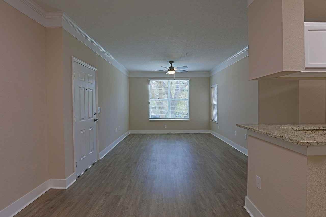 11511 Villa Grand - Photo 4 of 25