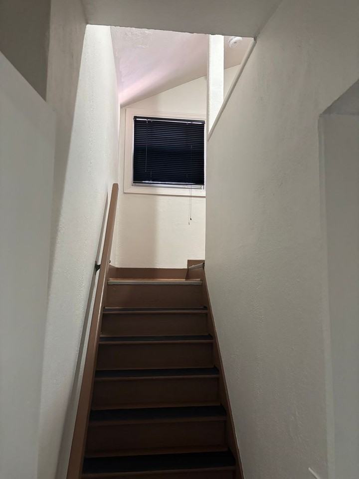 856 Taber Ave - Photo 4 of 12