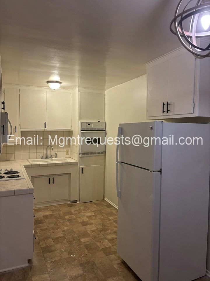 6217 Greenleaf Avenue, Unit H - Photo 4 of 10