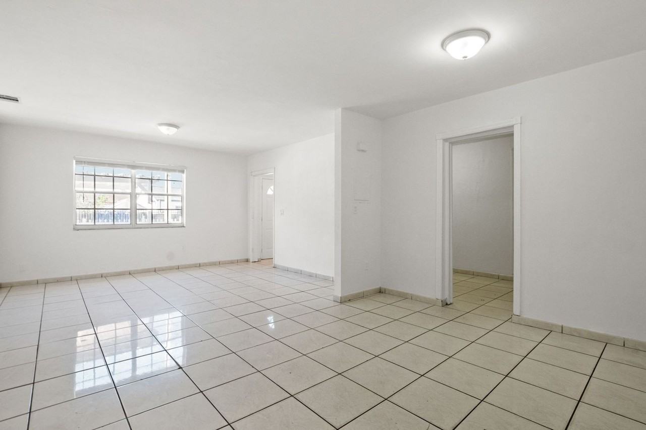 1531 Nw 34th Ave - Photo 7 of 21