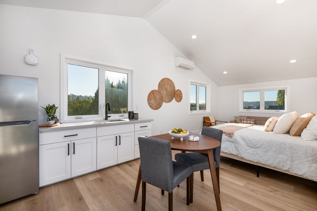 1133 Nw 61st St - Photo 6 of 20