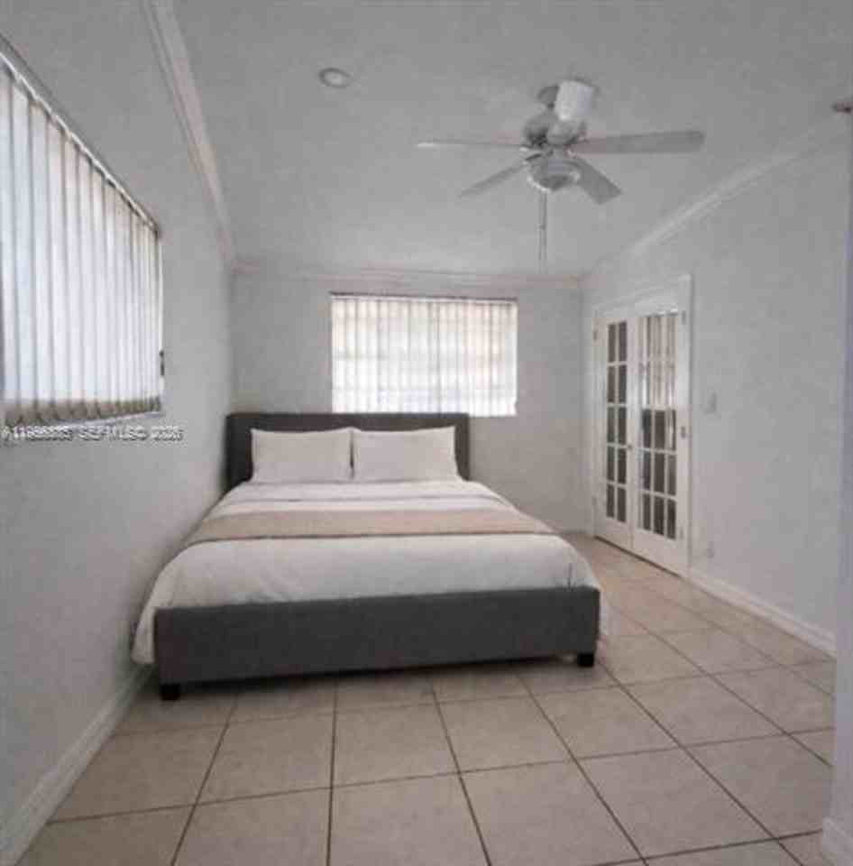 3614 Sw 58th Ave #0 - Photo 4 of 11