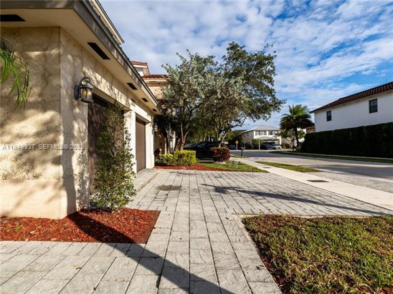 7010 Nw 106th Ave #0 - Photo 3 of 50