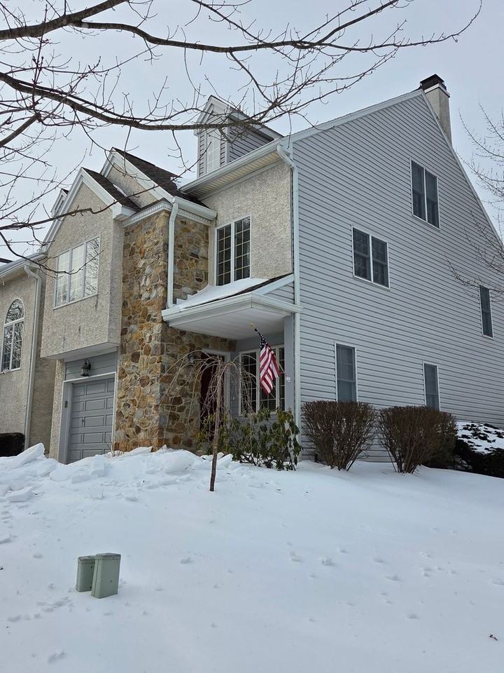 555 W Saxony Dr - Photo 3 of 27