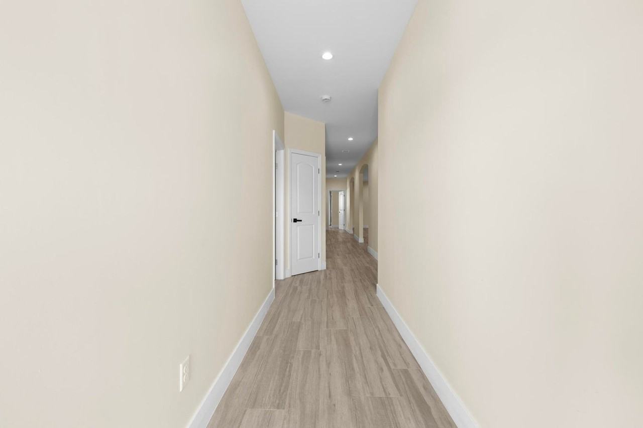 2311 Zeder Ave - Photo 6 of 39