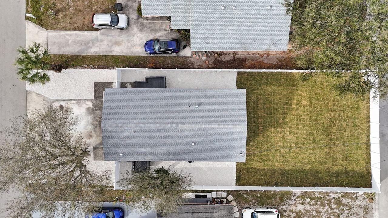 229 Sw 1st Ave - Photo 2 of 38