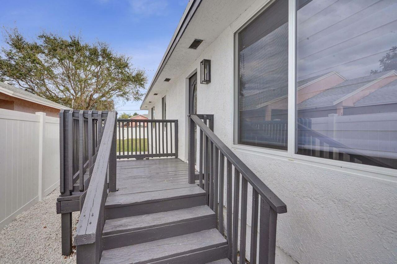 229 Sw 1st Ave - Photo 4 of 38