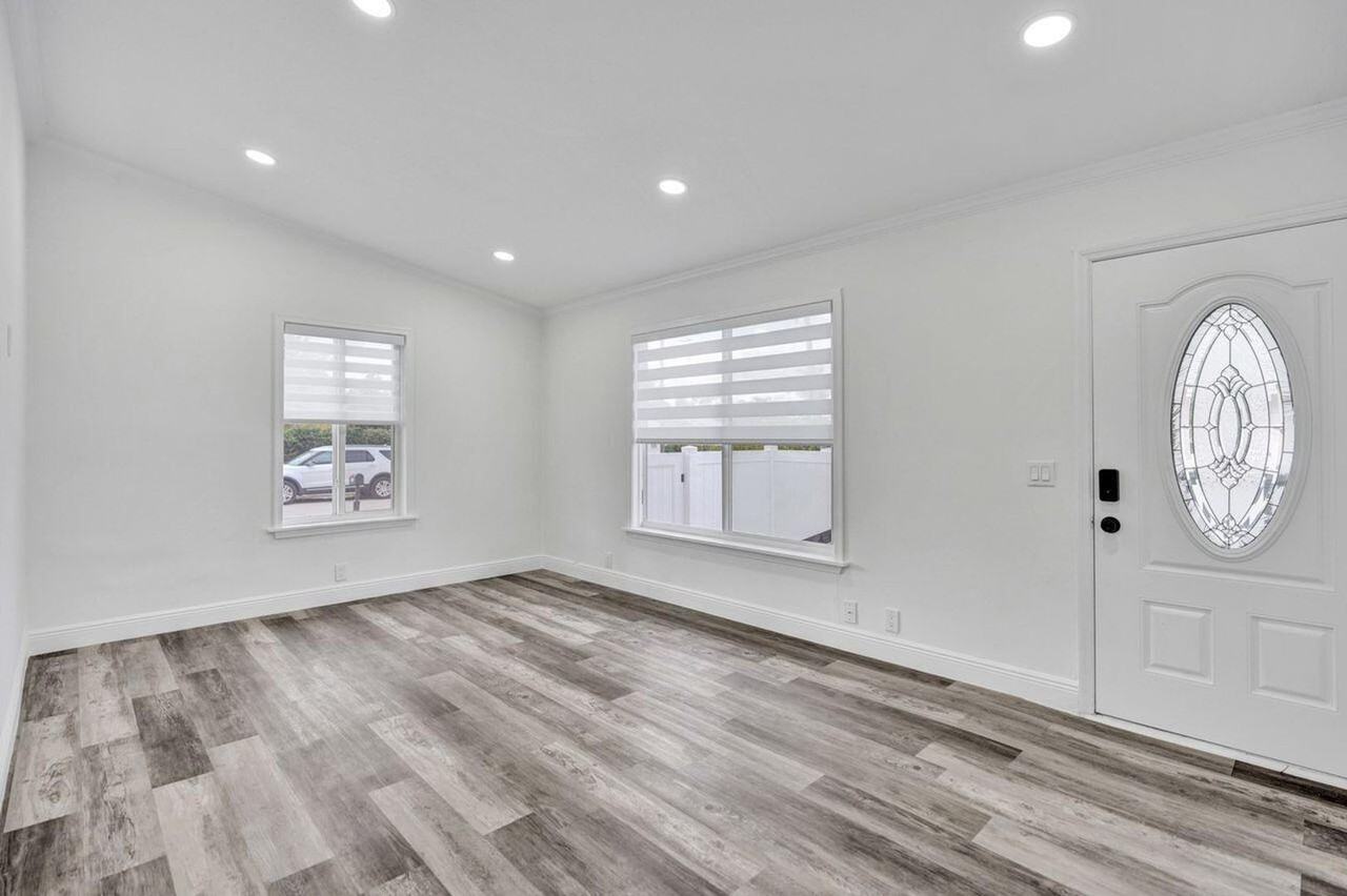 229 Sw 1st Ave - Photo 6 of 38