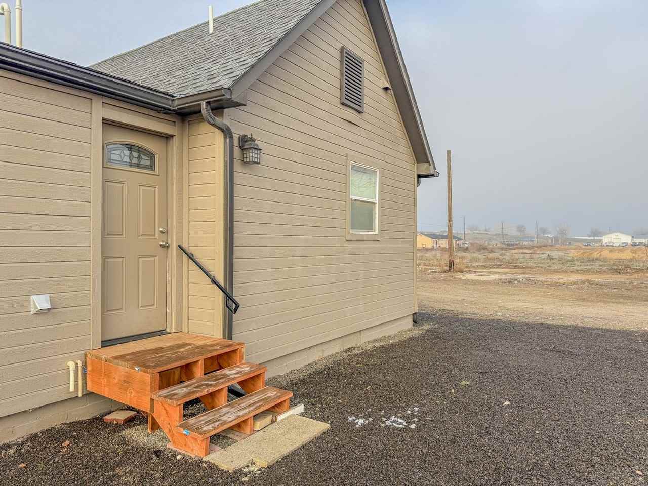 109 E Belmont St - Photo 5 of 22