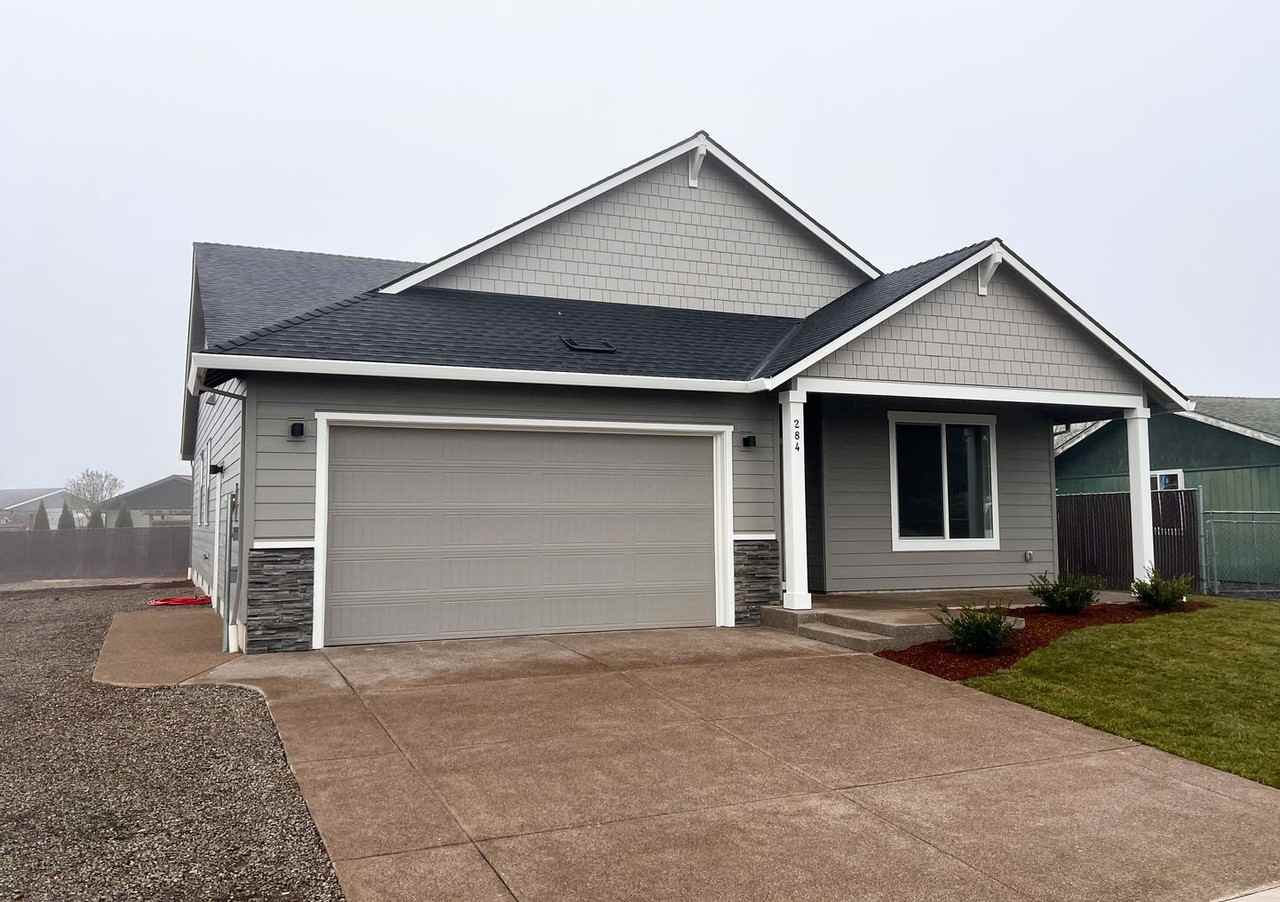 284 S 7th St - Photo 3 of 23