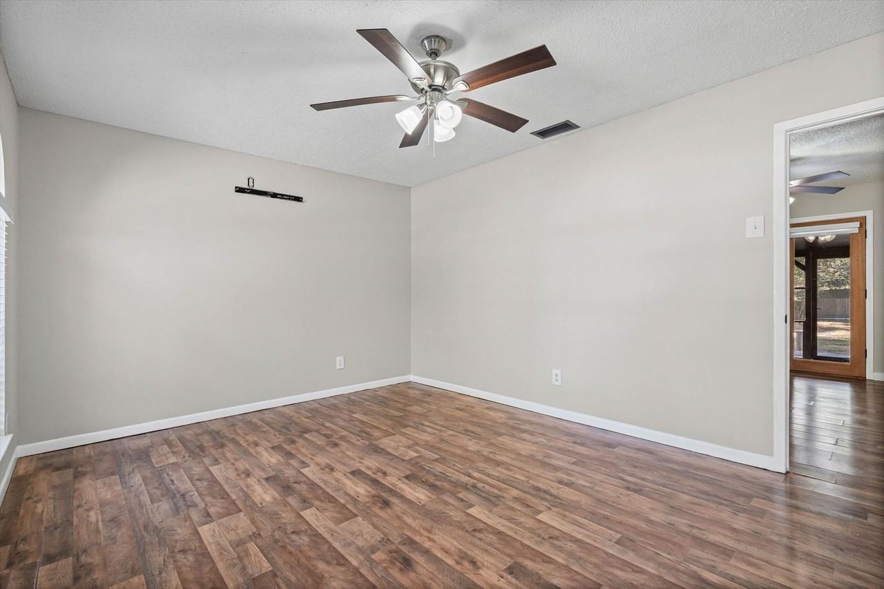 7411 Wigfield Rd - Photo 3 of 21