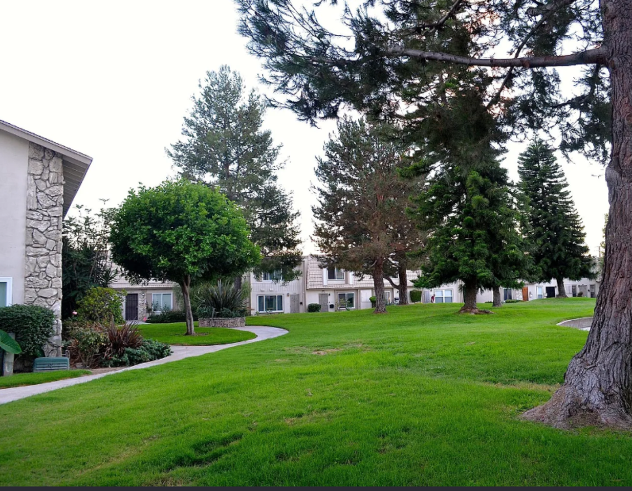 Paradise Manor Condo for lease - Photo 4 of 50