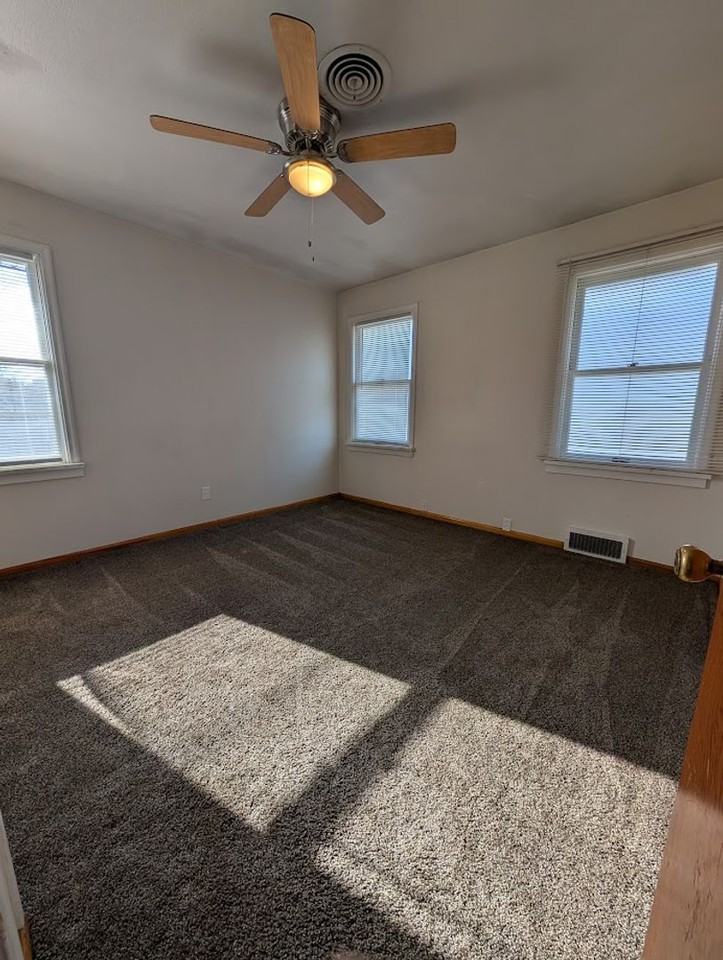 1231 Sycamore St - Photo 6 of 12