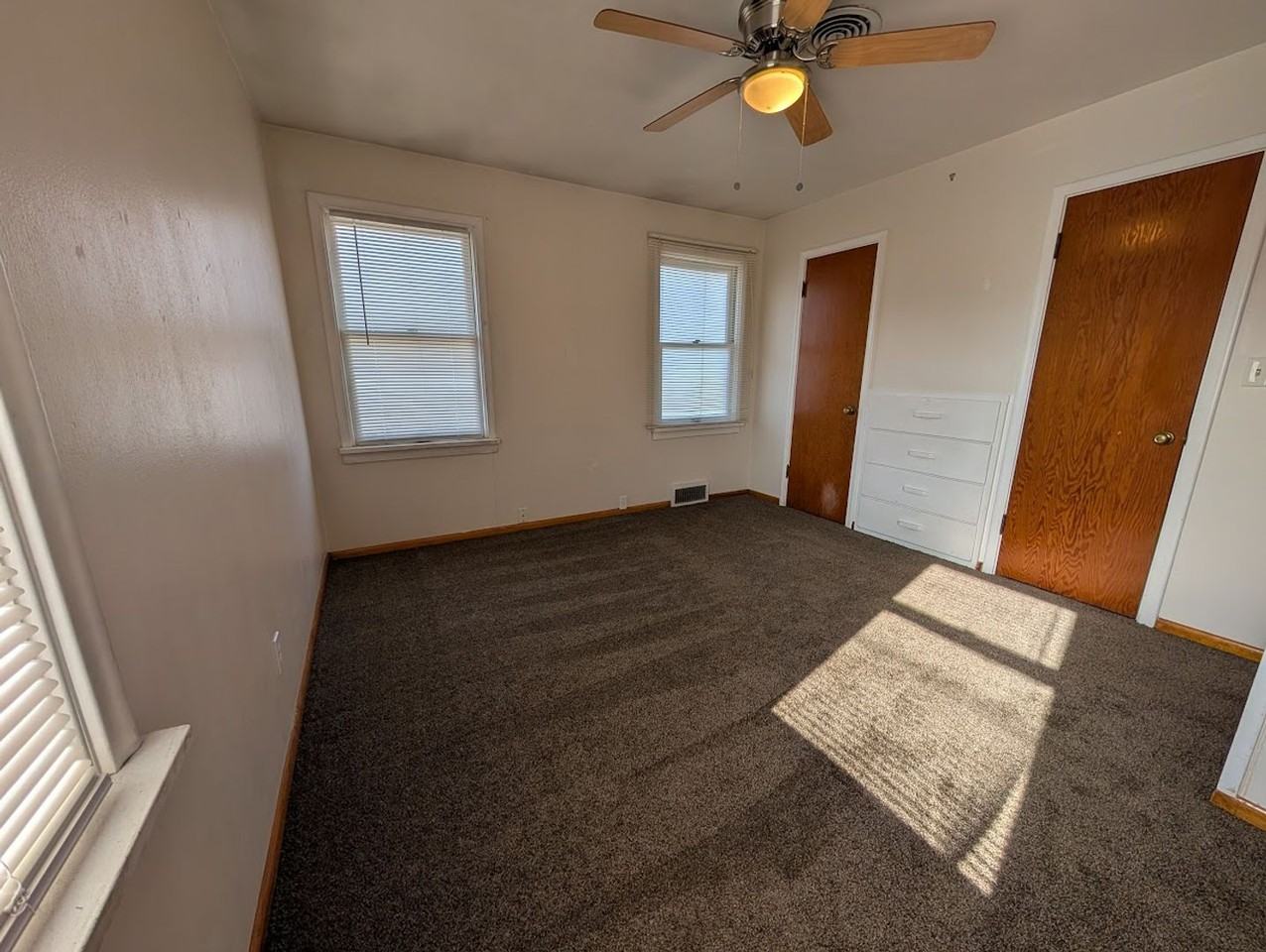 1231 Sycamore St - Photo 7 of 12