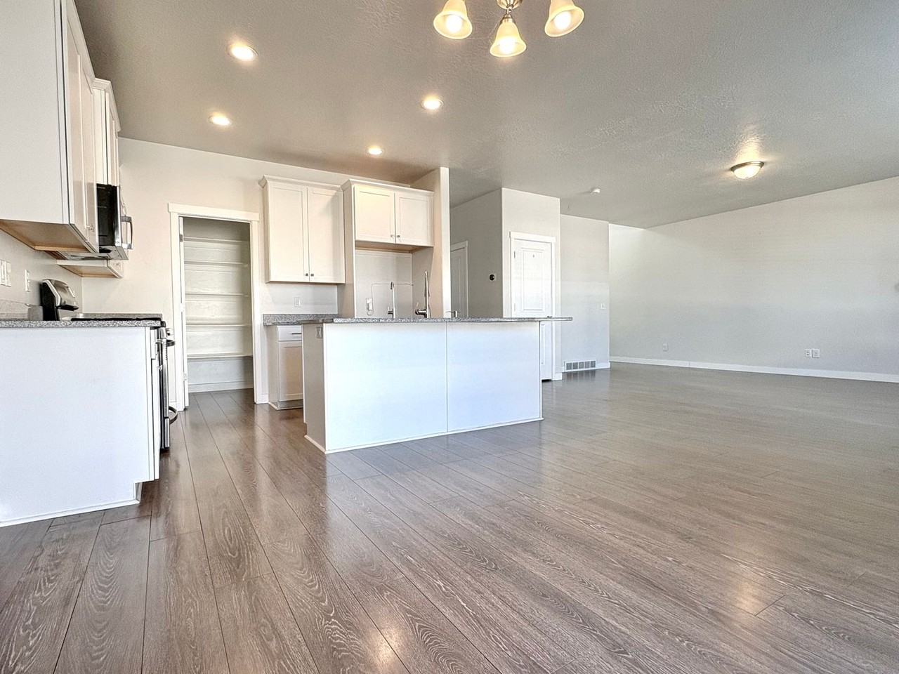 5926 W 8100 S - Photo 7 of 35