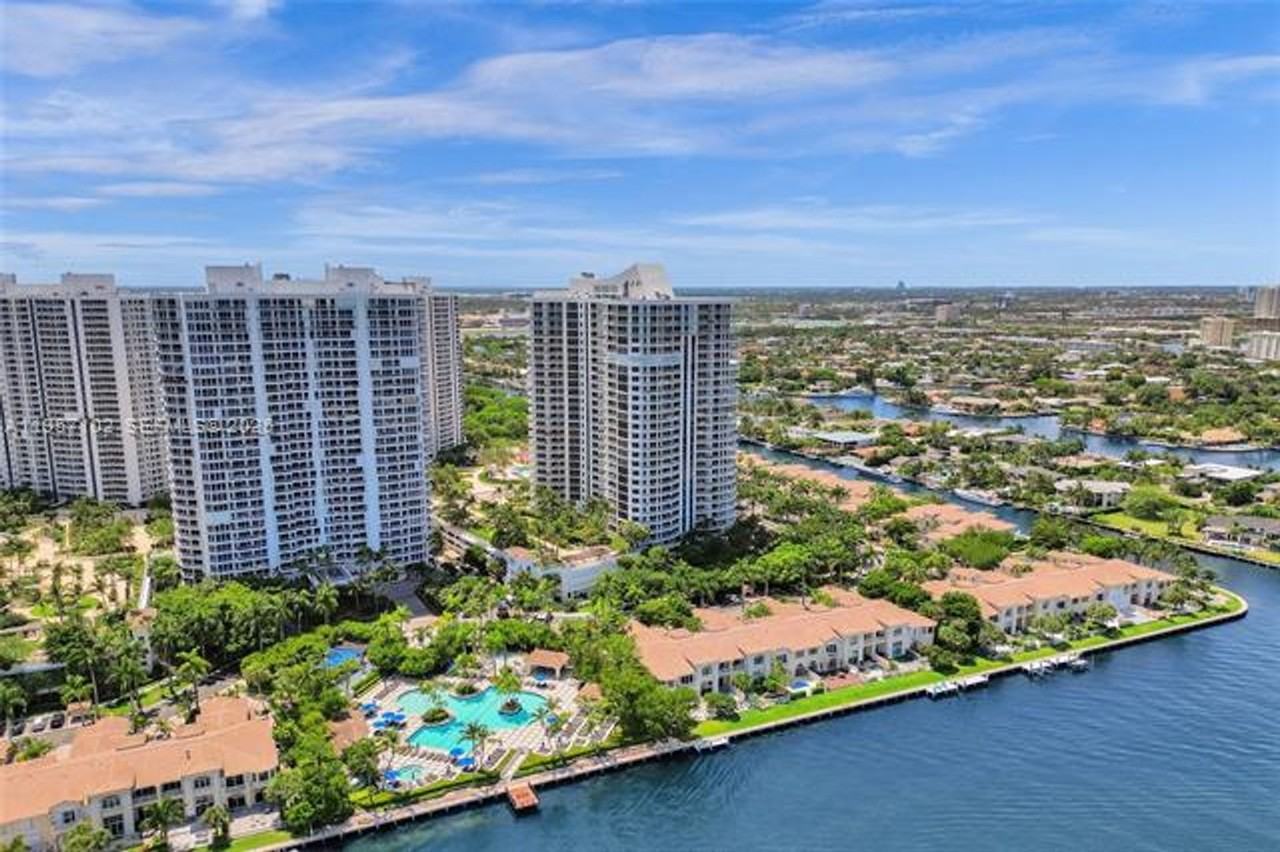 21200 Ne 38th Ave #403 - Photo 4 of 50