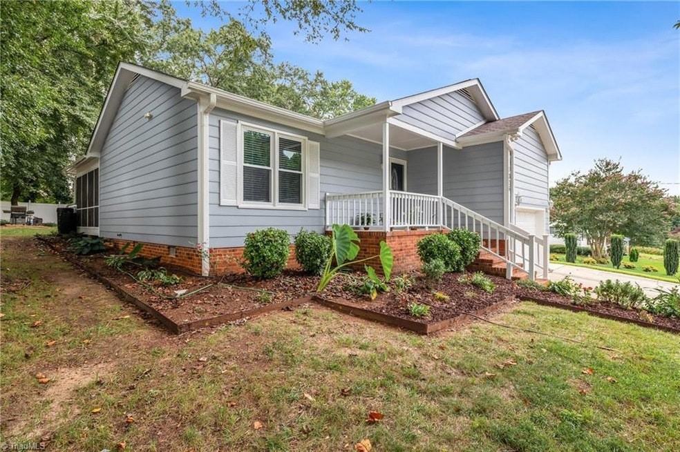 1326 Cushing Street - Photo 2 of 22