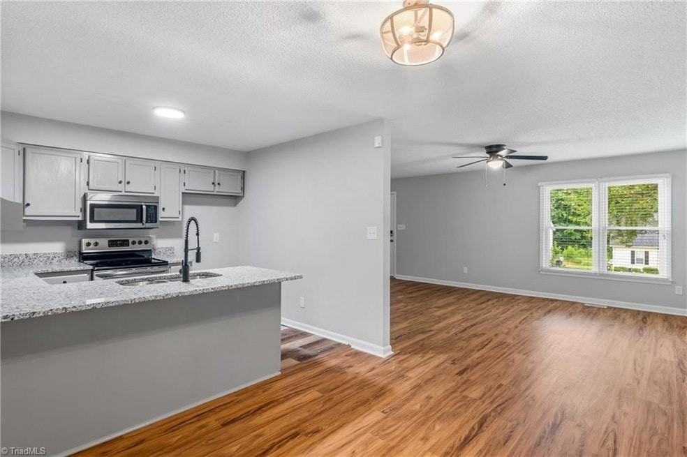 1326 Cushing Street - Photo 5 of 22