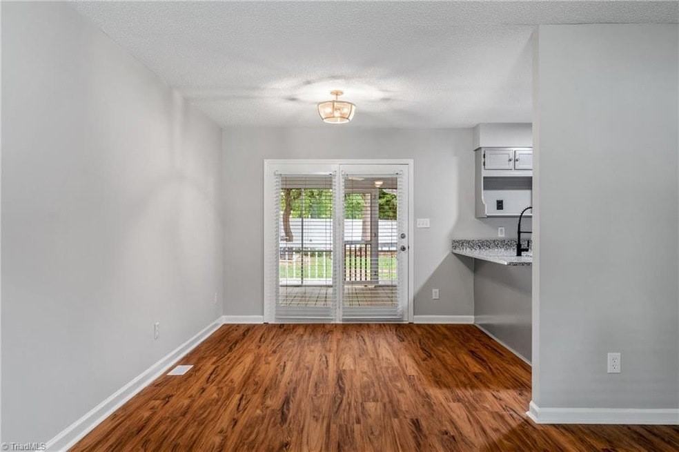 1326 Cushing Street - Photo 6 of 22