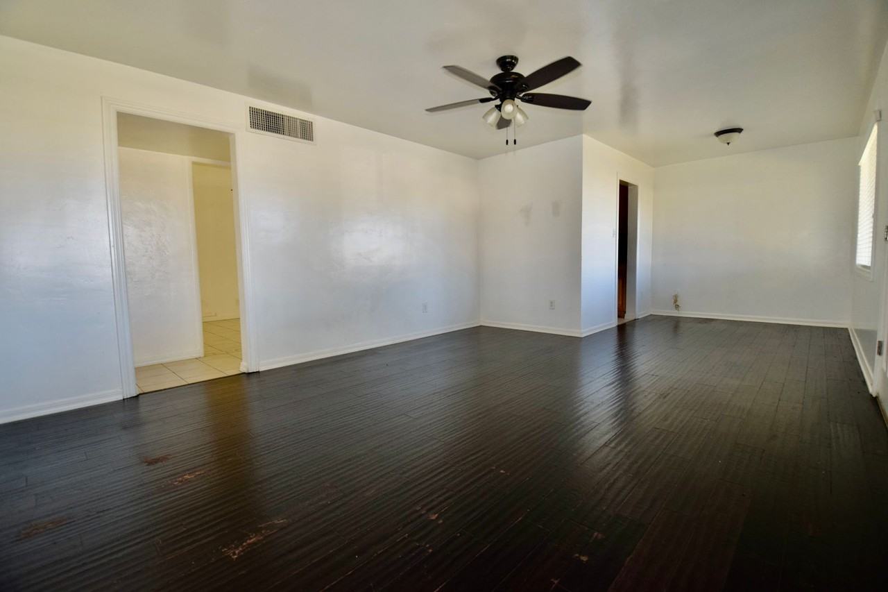 1043 W 6th St - Photo 2 of 22