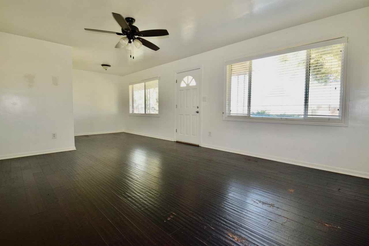 1043 W 6th St - Photo 3 of 22